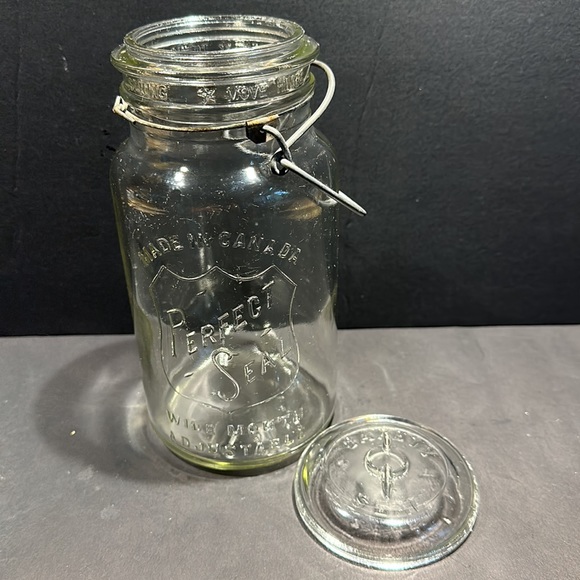 Antique Canadian Perfect Seal | Clear 1 Quart (32 oz) Glass Canning Jar - Picture 6 of 8